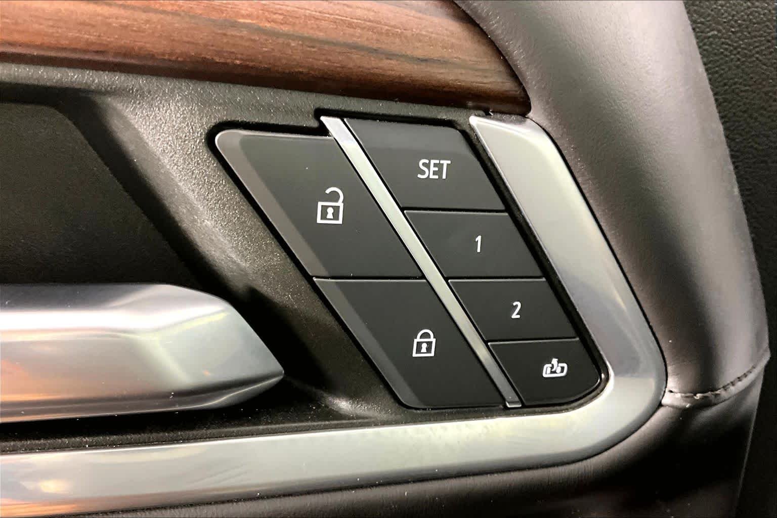 Used 2022 White Frost Tricoat GMC Denali Ultimate image 32