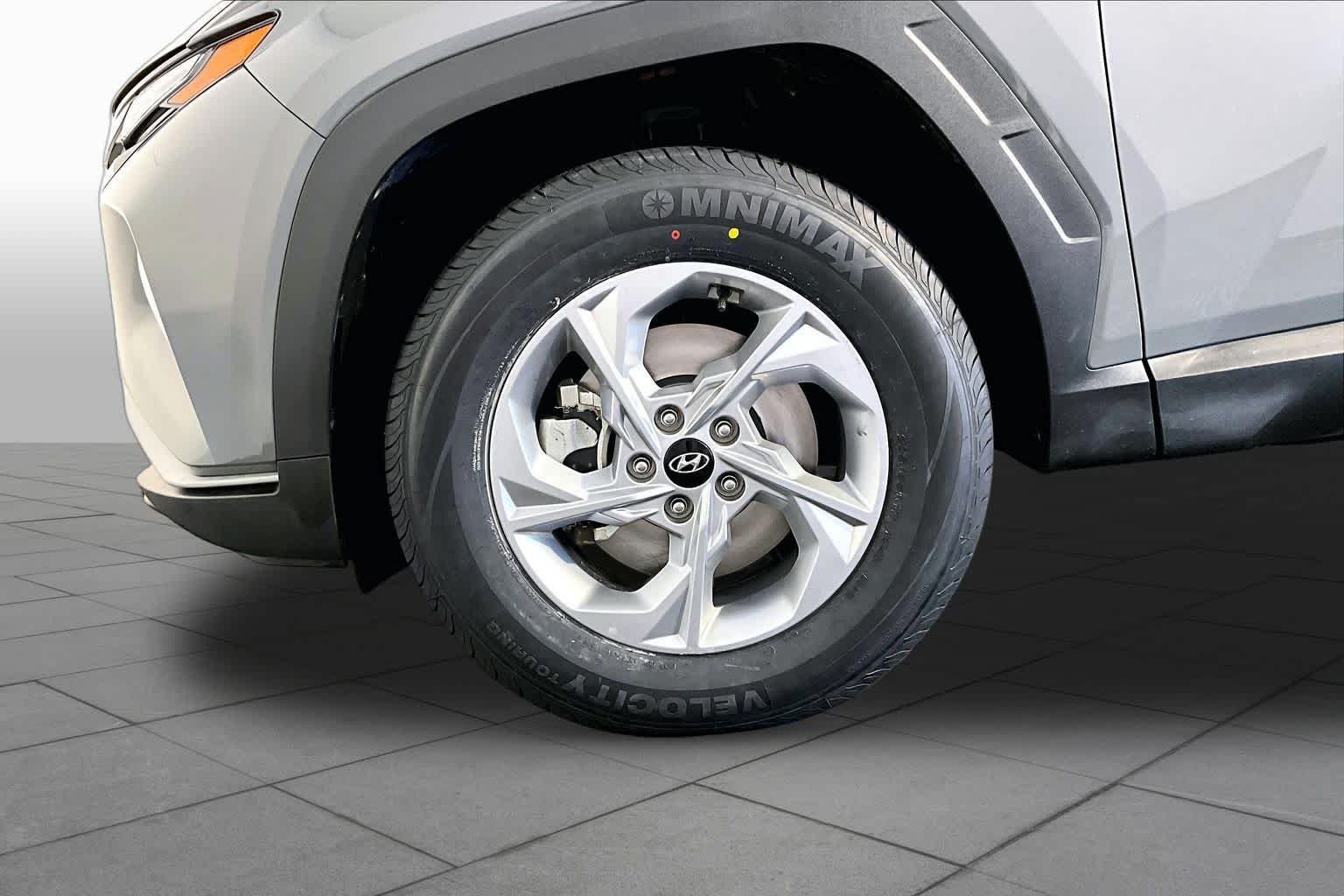 Used 2024 Hampton Gray Hyundai SEL image 11