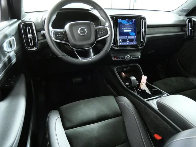 Used 2023  Volvo Twin Plus image 4