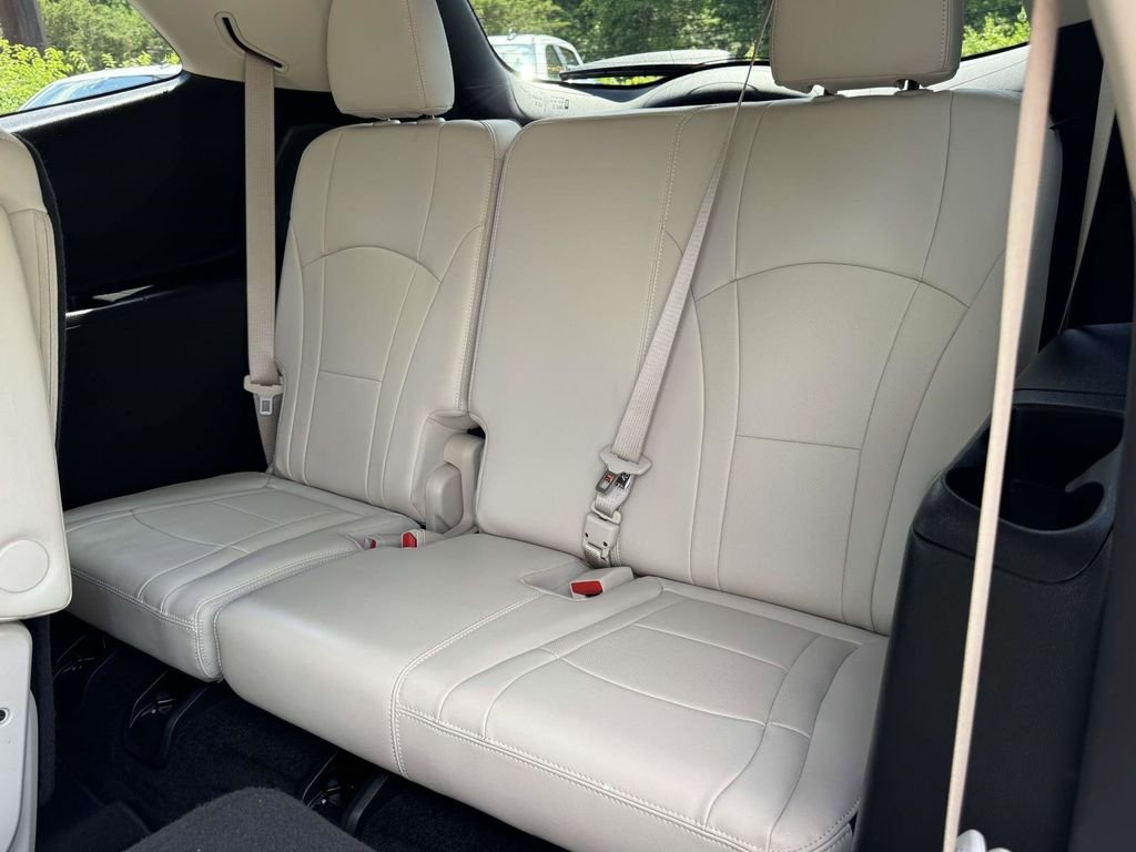 Used 2023 White Buick Essence image 18