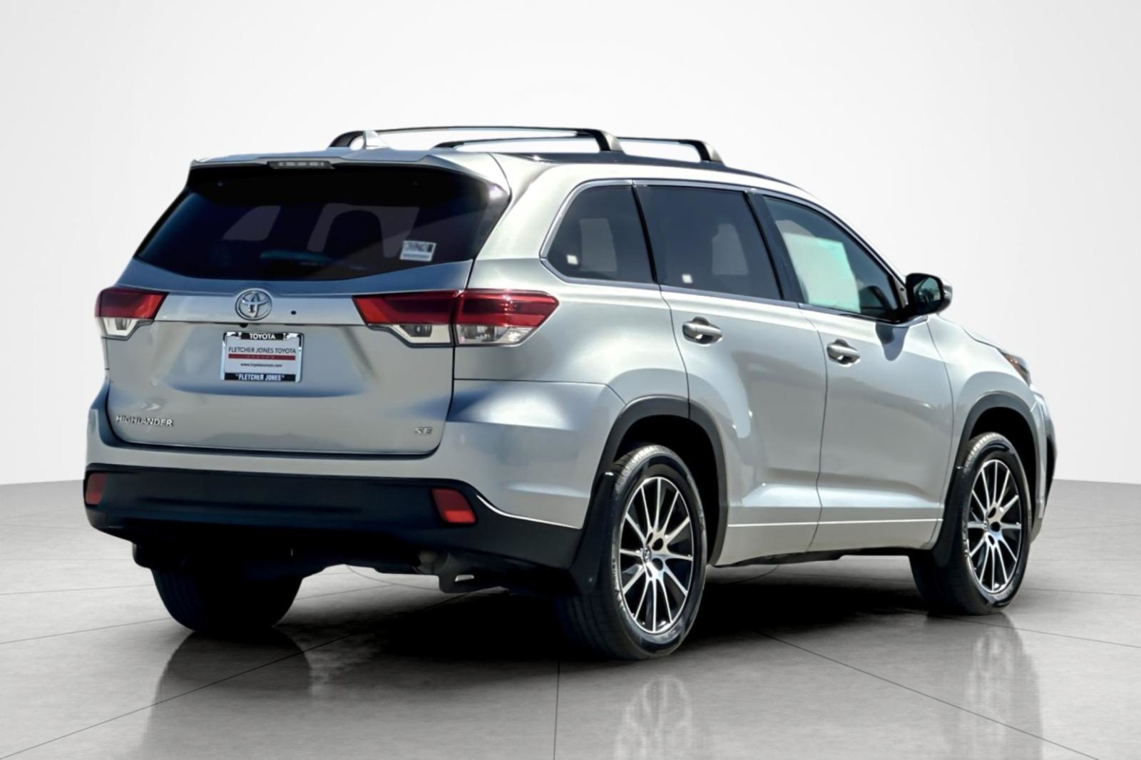 Used 2018 CELESTIAL SILVER MET Toyota SE image 5