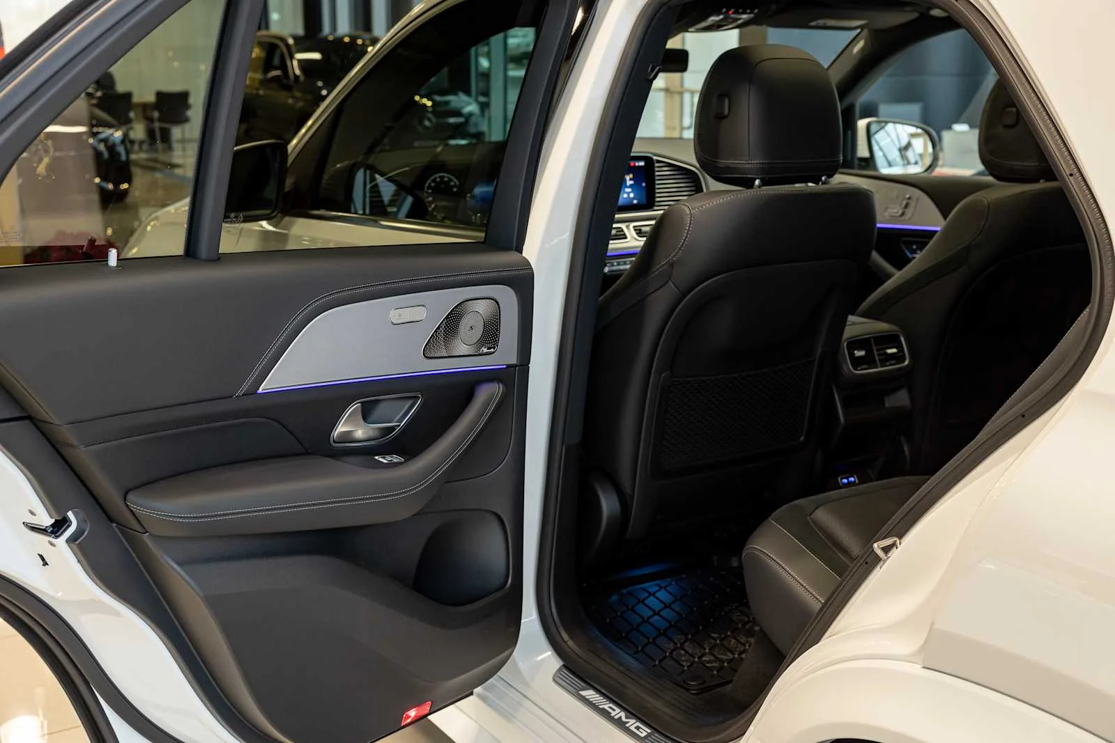 New 2026 Polar White Mercedes-Benz AMG® GLE 53 4MATIC+ SUV image 27
