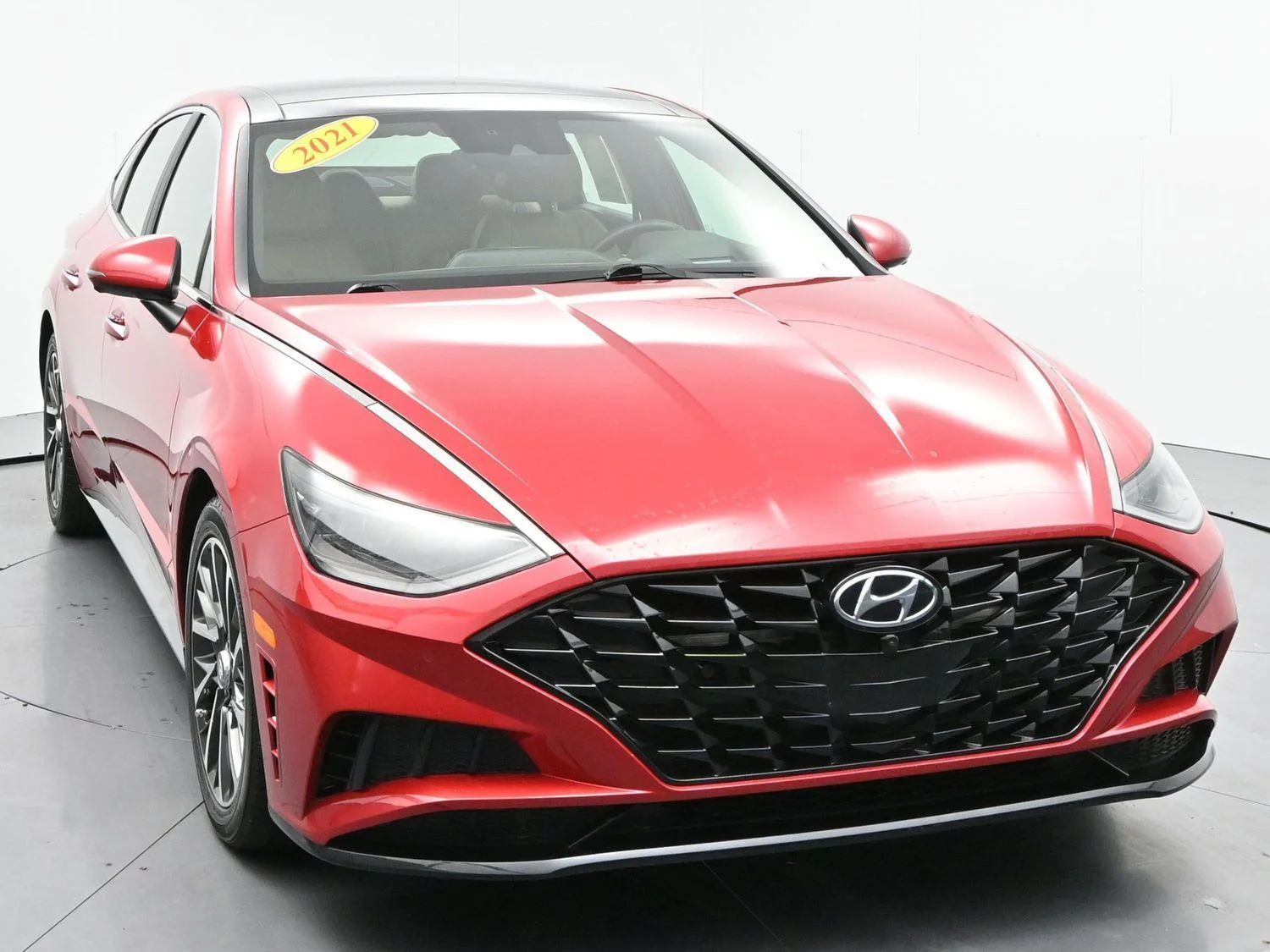 Used 2021 Calypso Red Hyundai Limited image 2