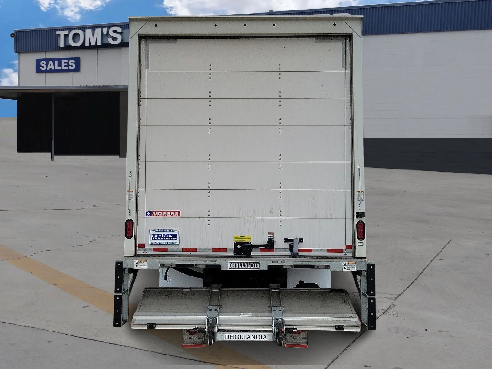 New 2024 ARCTIC WHITE ISUZU  image 4