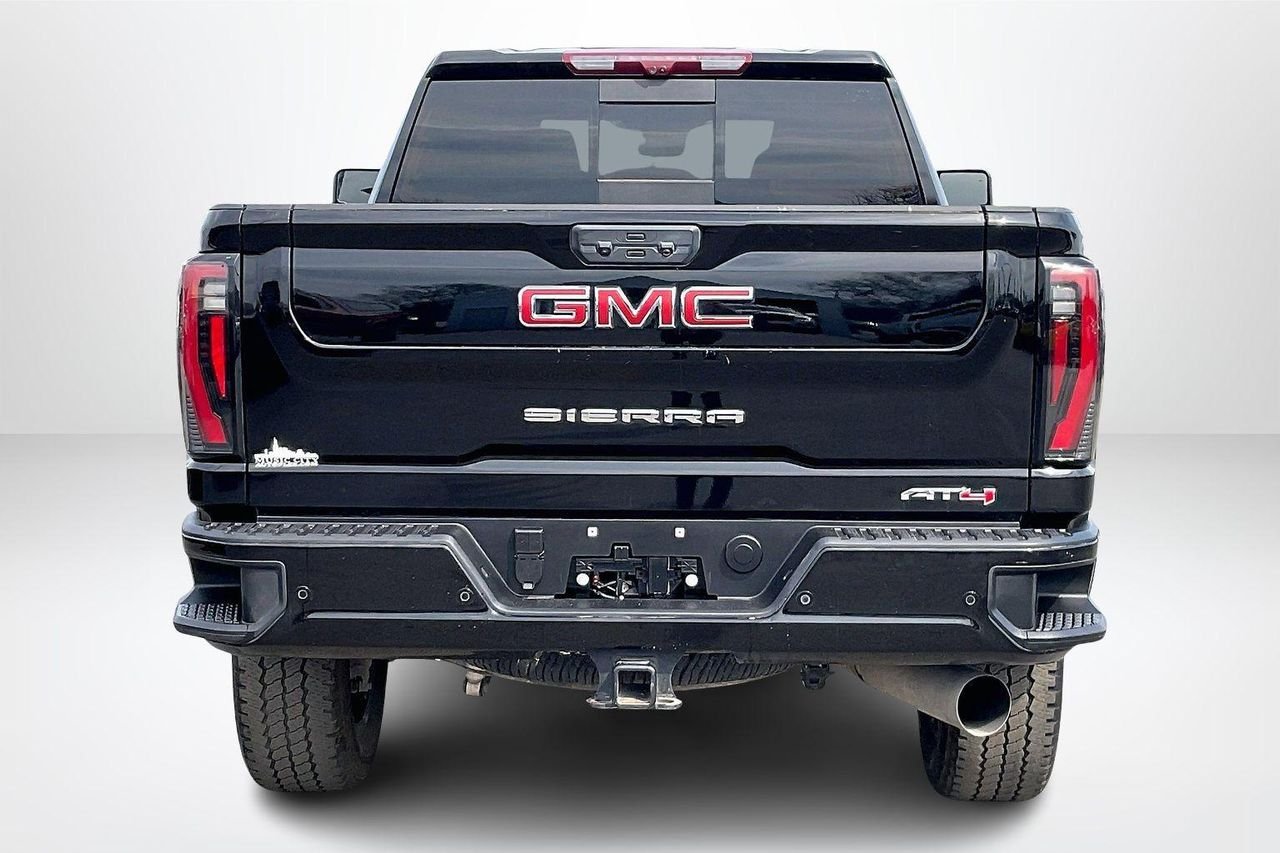 Used 2025 Onyx Black GMC 4WD Crew Cab Standard Bed AT4 image 7