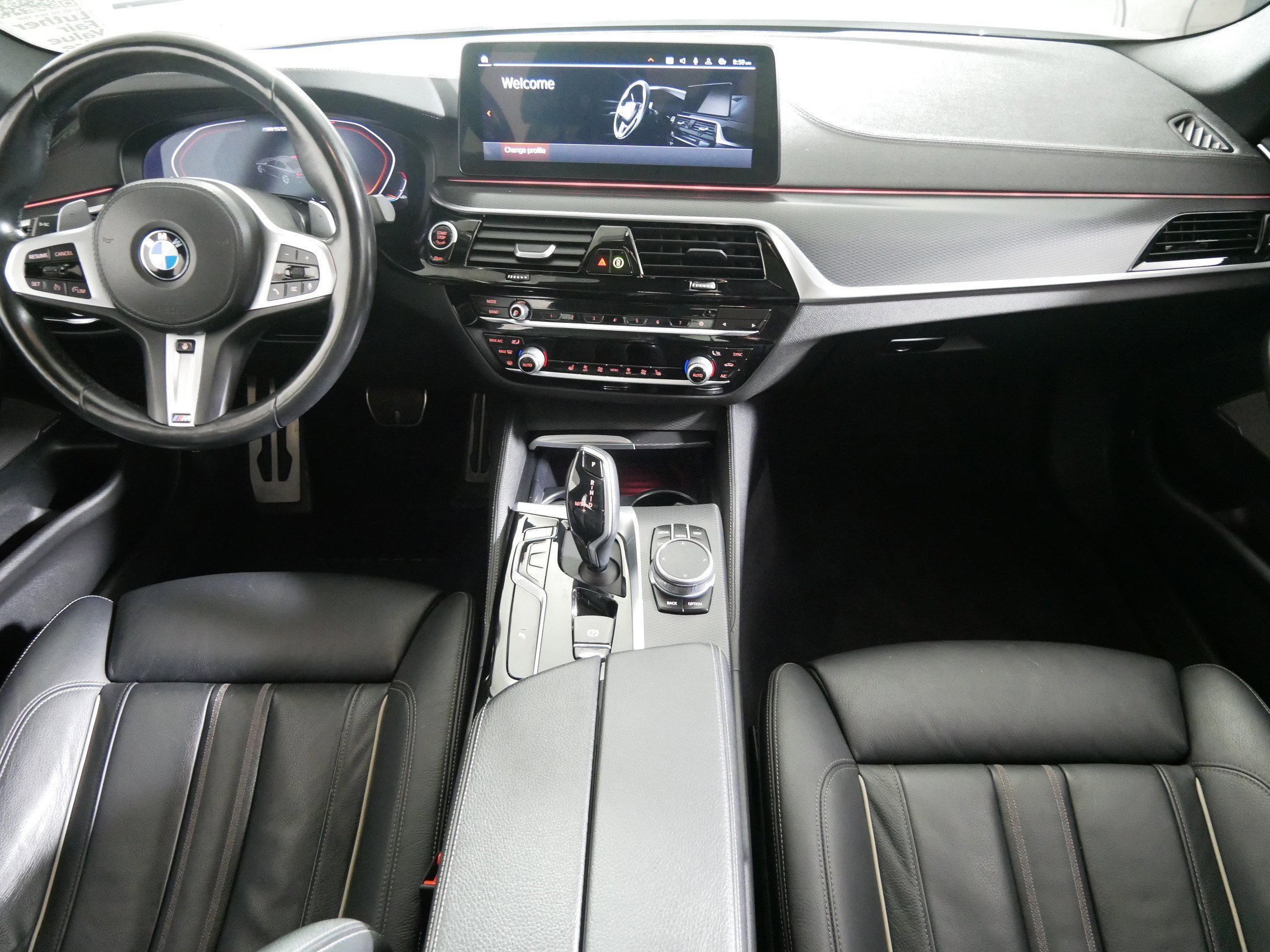 2022 BMW 5 Series M550i - Photo 10
