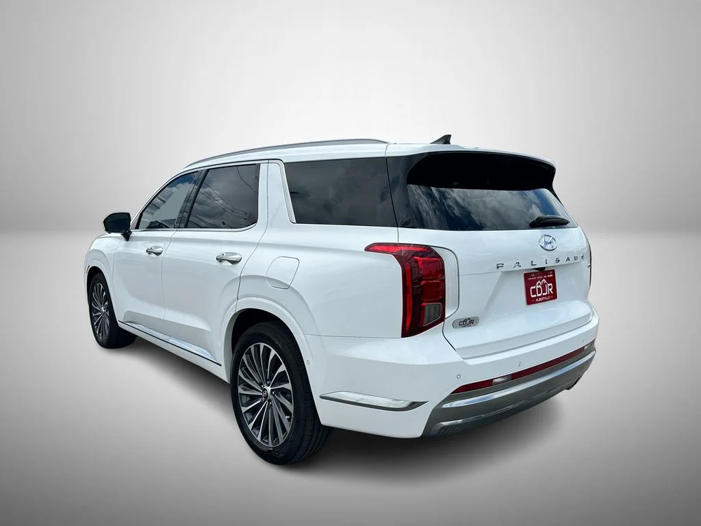 Used 2025 White Hyundai Calligraphy image 3