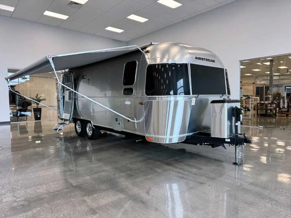 Used 2021 SILVER AIRSTREAM  image 3
