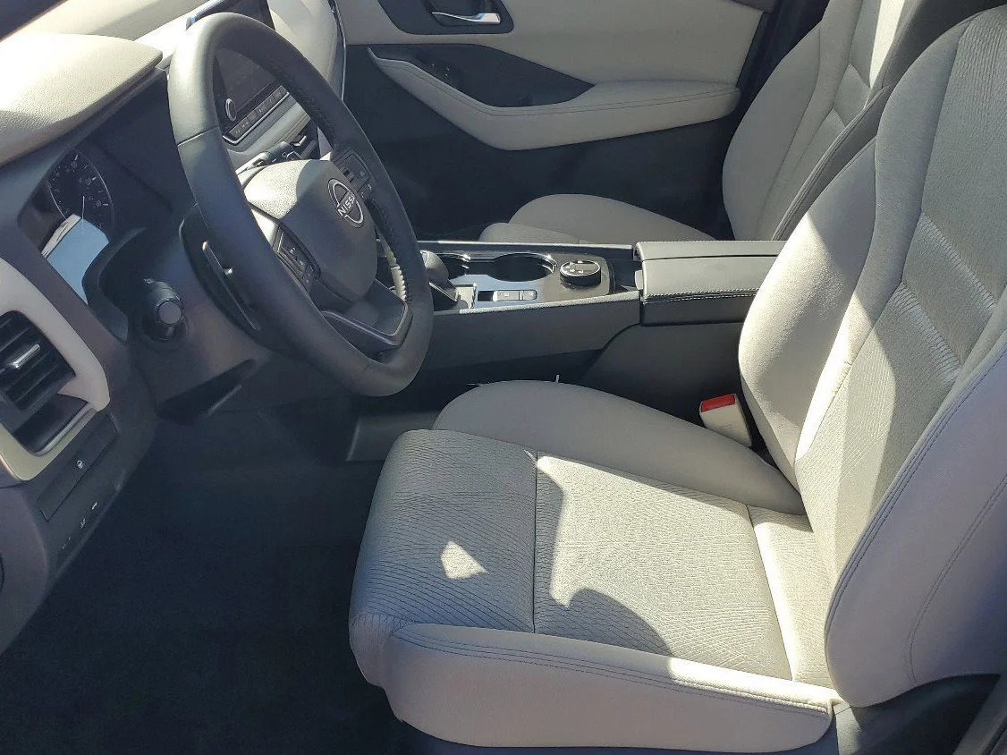 2025 Nissan Rogue SV - Photo 10