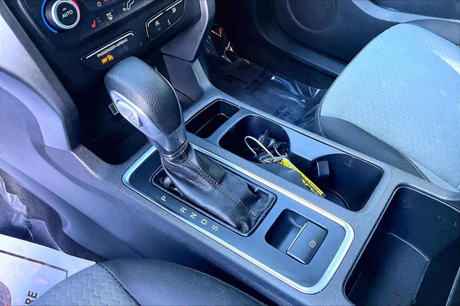 Used 2019 Magnetic Metallic Ford SE image 17