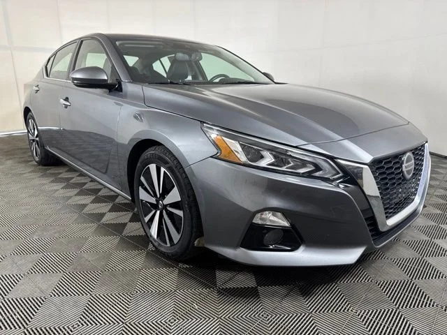 Used 2019 Gun Metallic Nissan 2.5 SL image 1