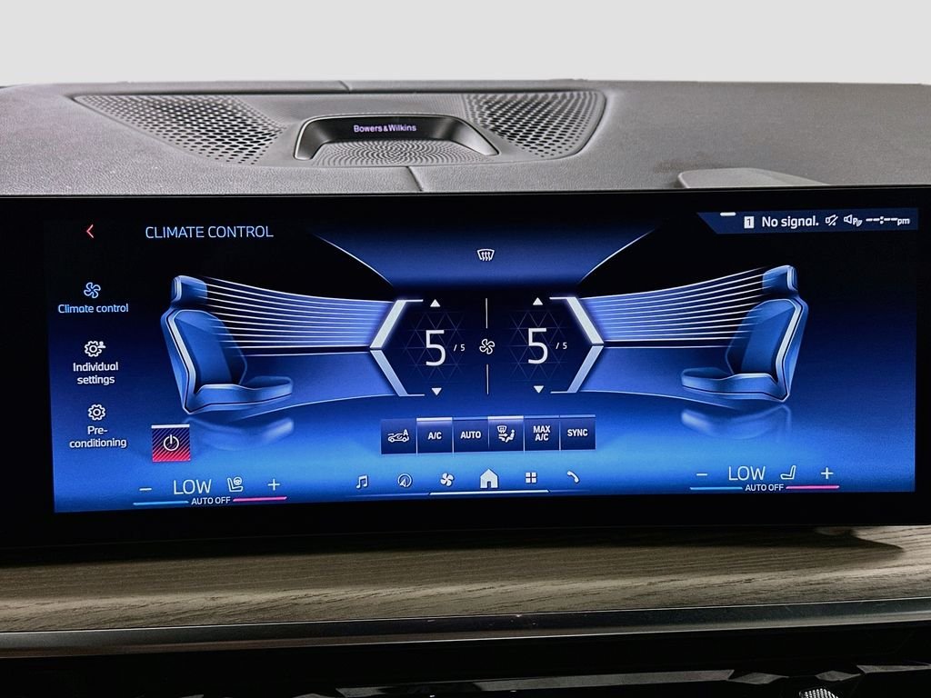 Used 2026 Black BMW M60i image 17