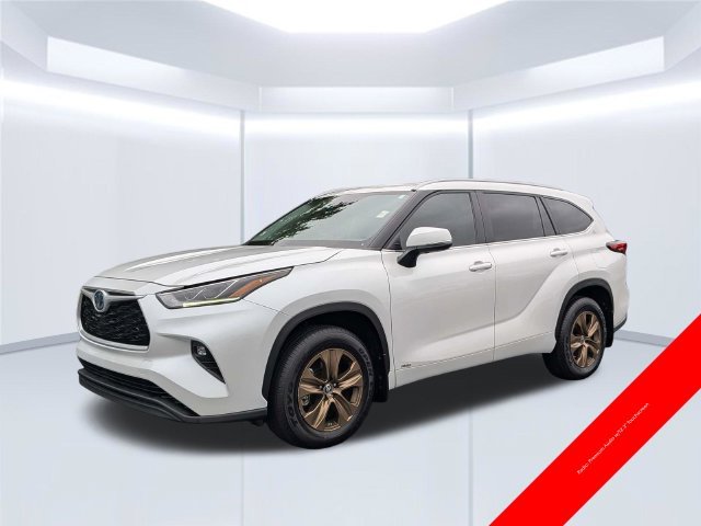 Used 2023 Beige Toyota Bronze Edition image 5