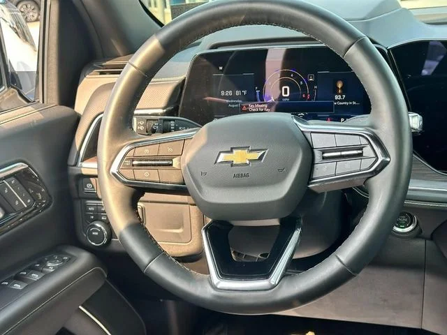 Used 2025 Iridescent Pearl Tricoat Chevrolet Premier image 47
