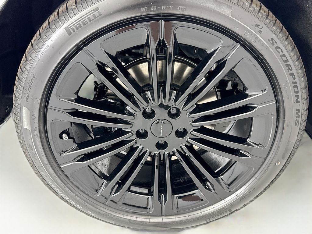 New 2026 Fuji White Land Rover Dynamic SE image 32