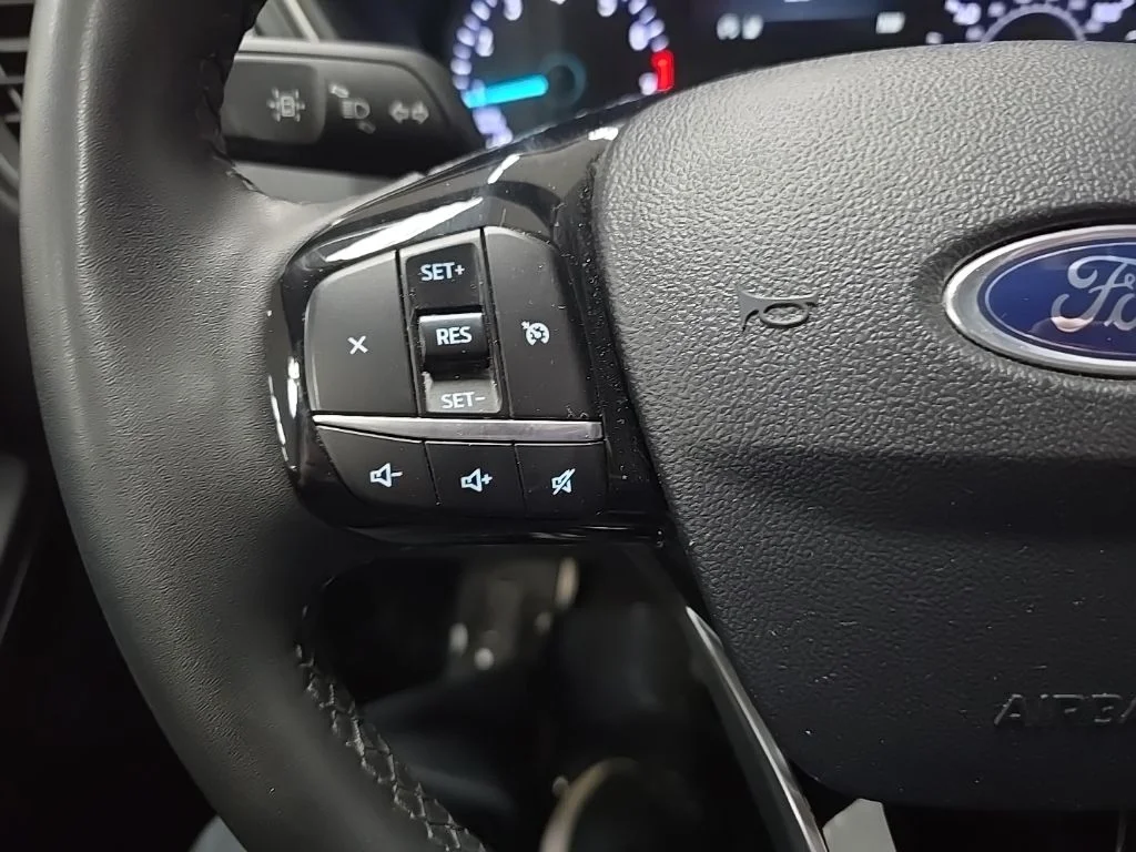 Used 2022 Gray Metallic Ford SE image 23