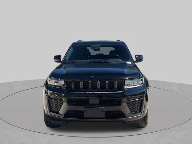 New 2026 Diamond Black Crystal Pearlcoat Jeep Altitude image 8