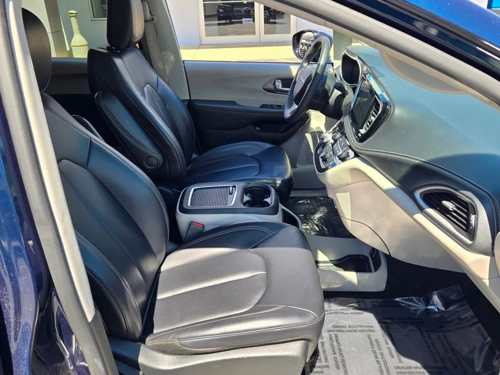 Used 2024 Fathom Blue Pearl Chrysler Hybrid Select image 7