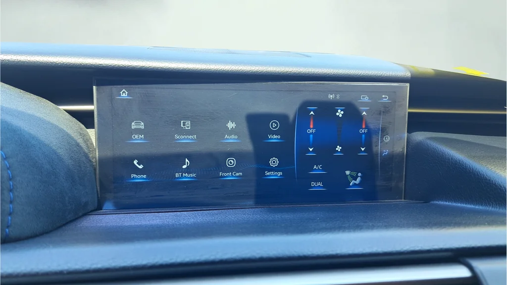 Used 2015 White Lexus F image 18