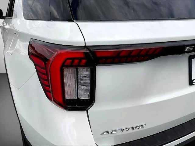 New 2026 Star White Metallic Tri-Coat Ford Active image 74