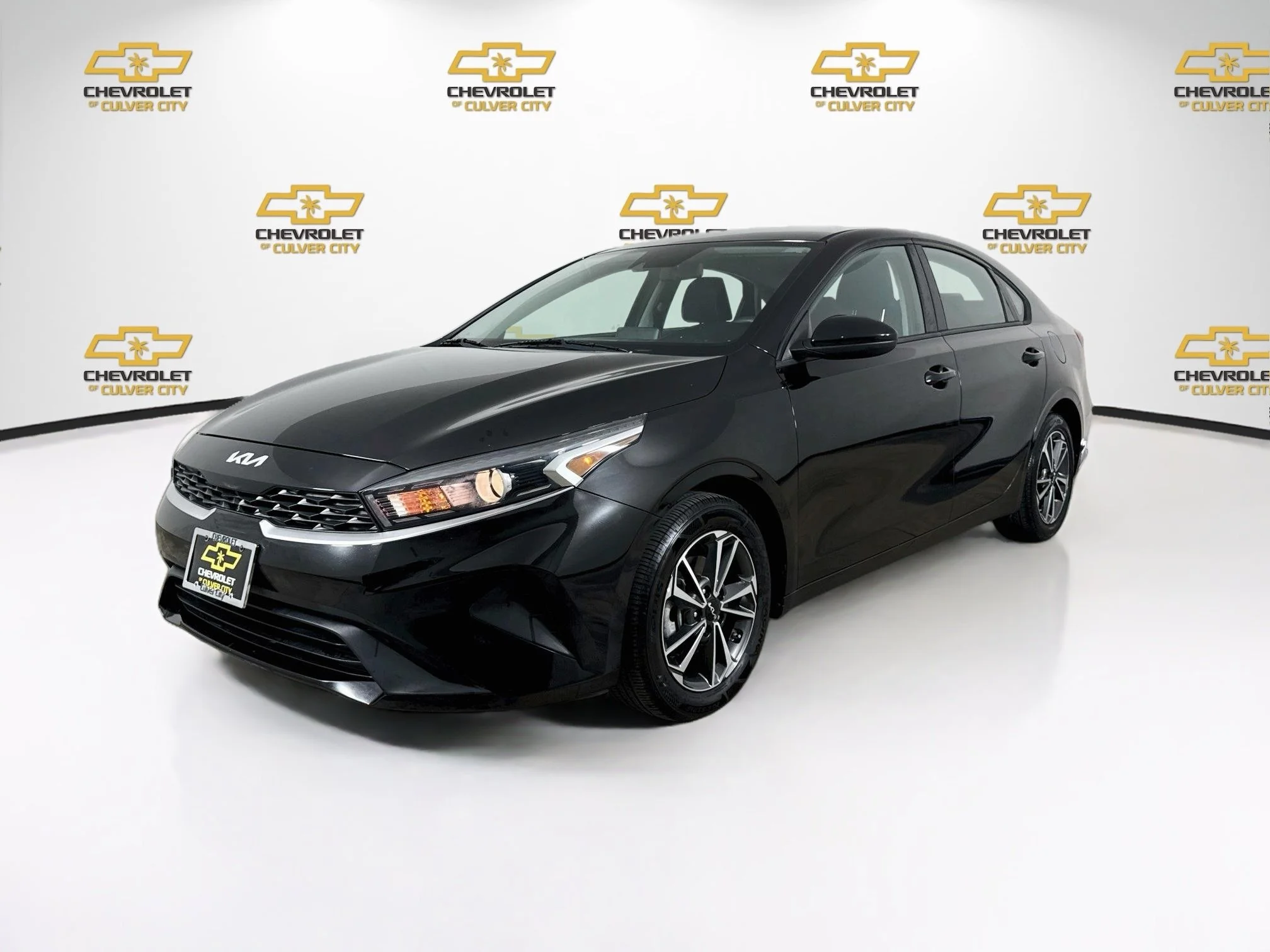 Used 2023 Aurora Black Pearl Kia LXS image 3
