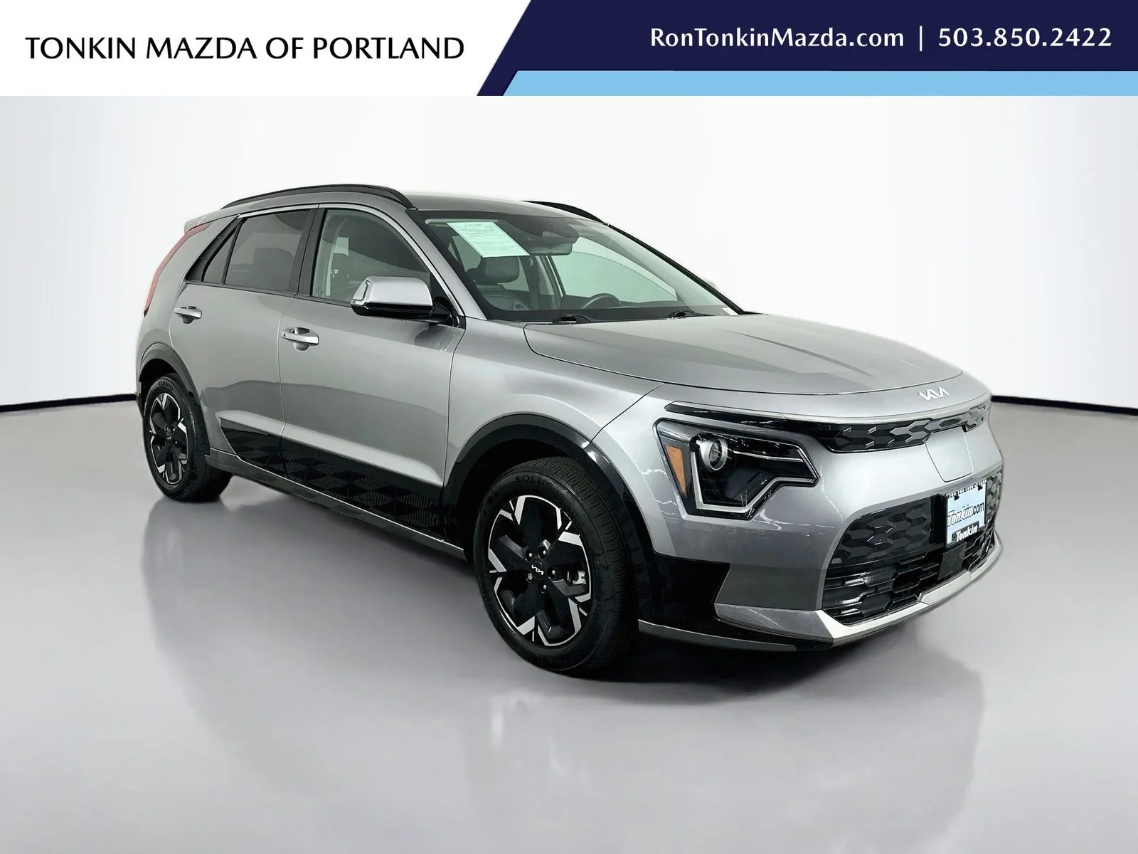 Used 2024 Steel Gray Kia Wind image 1