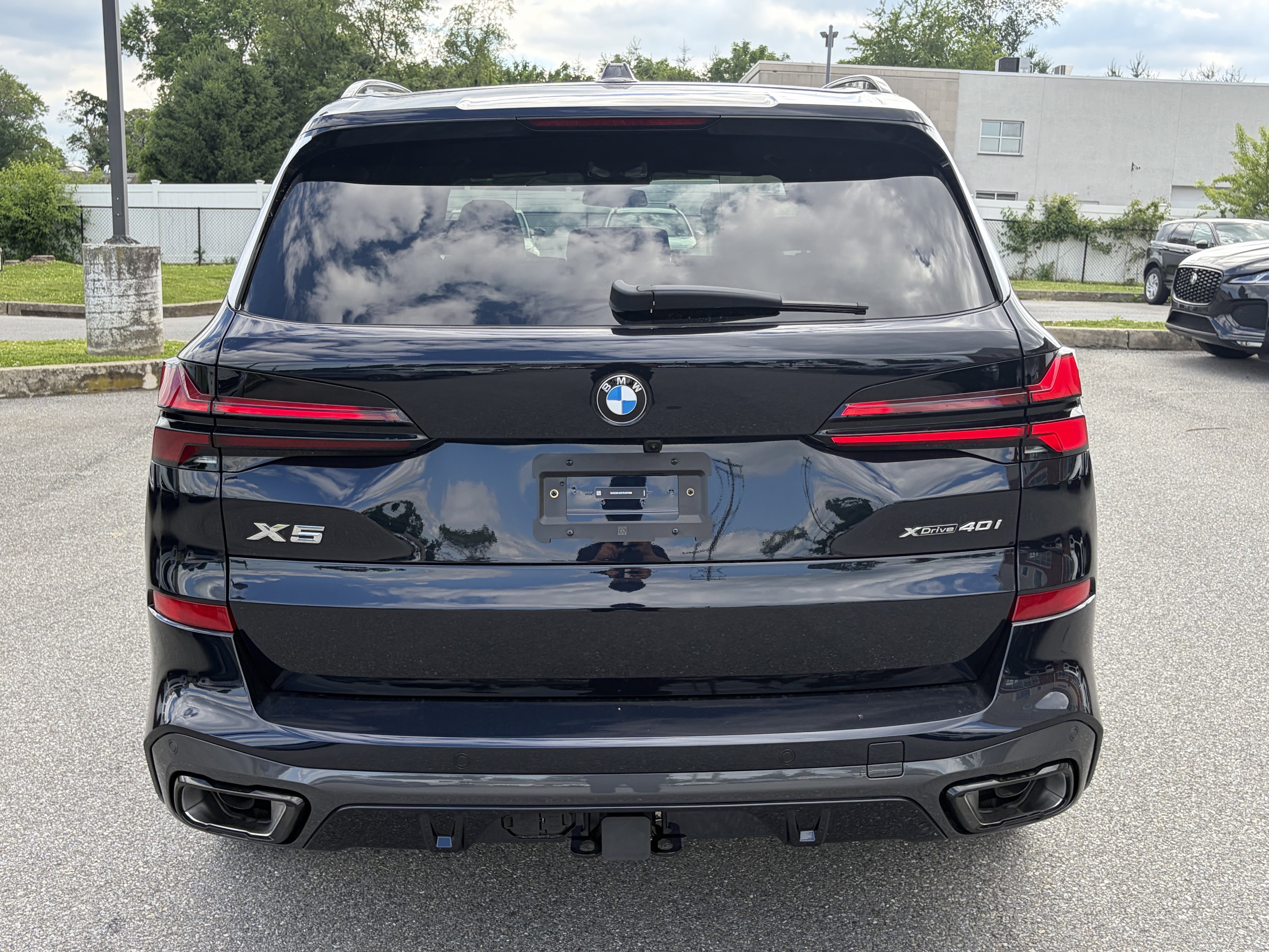 New 2026 Carbon Black Metallic BMW xDrive40i image 7