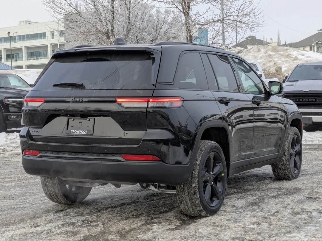 New 2025 Black Jeep Altitude - - 4x4 - Power Sunroof - Power Liftgate - Wireless Charging - 20 Black Wheels & More! image 8