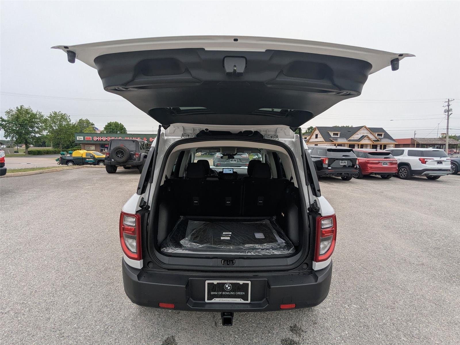Used 2023 Oxford White Ford Badlands image 27