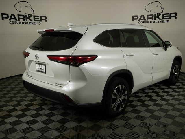 Used 2023 Wind Chill Pearl Toyota XLE image 5