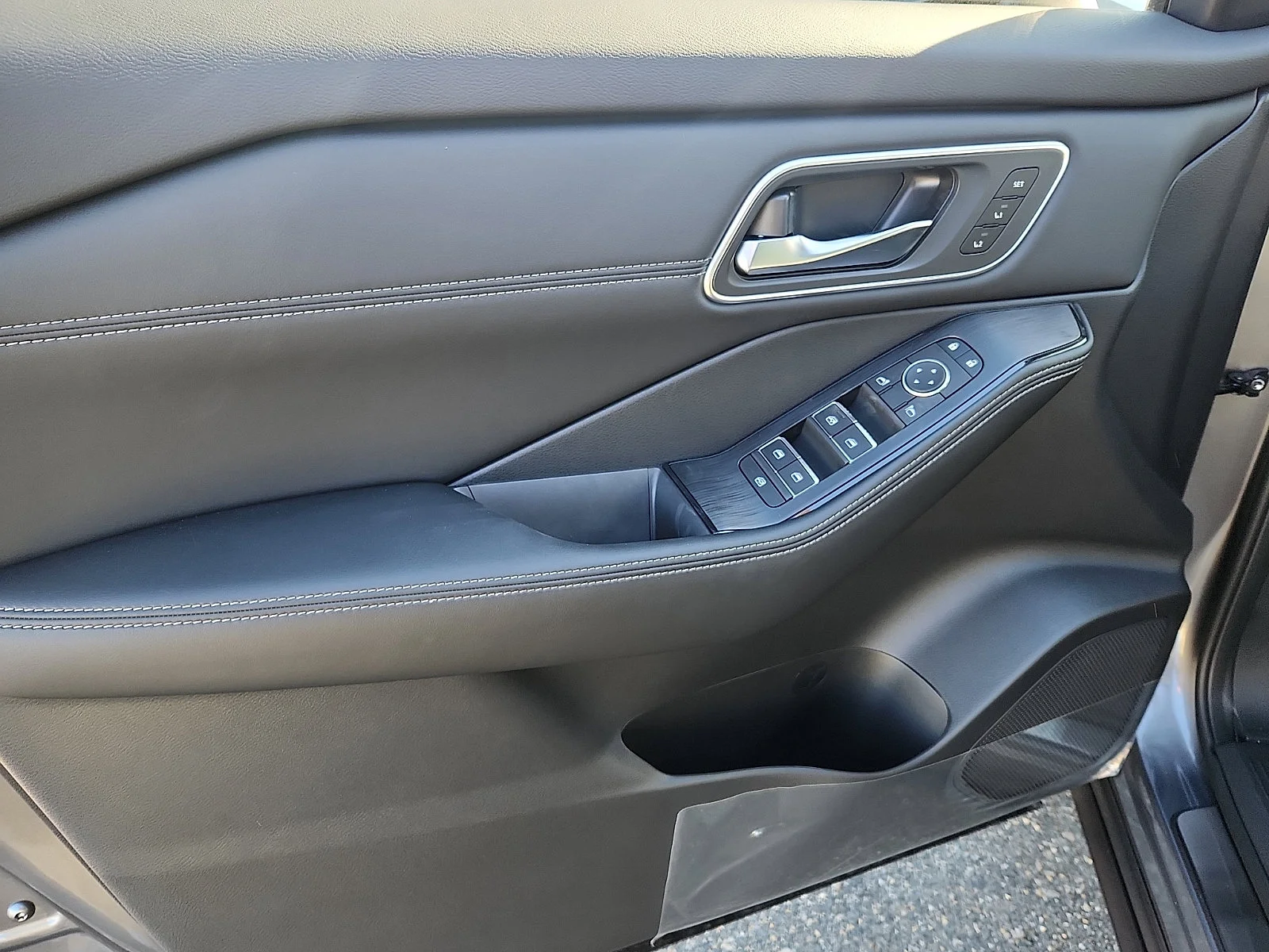 New 2026 Gray Nissan Platinum image 10