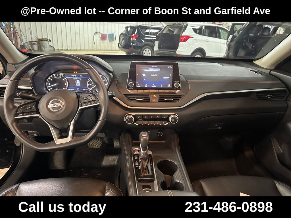 Used 2020 Black Nissan 2.5 SR image 18