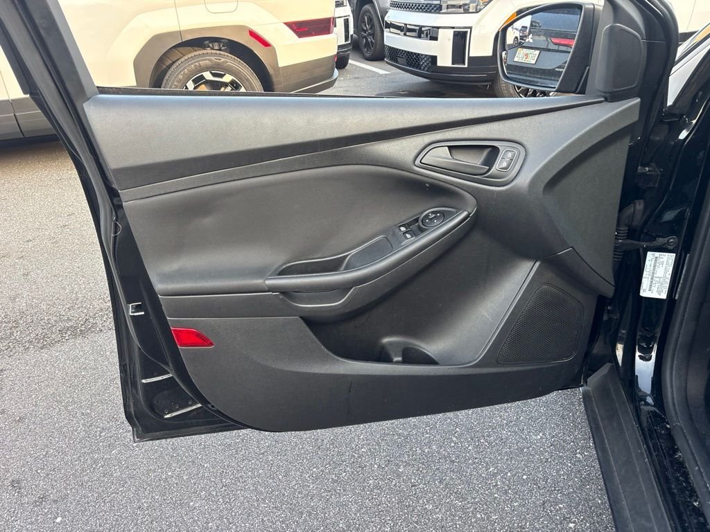 2018 Ford Focus S - Photo 10
