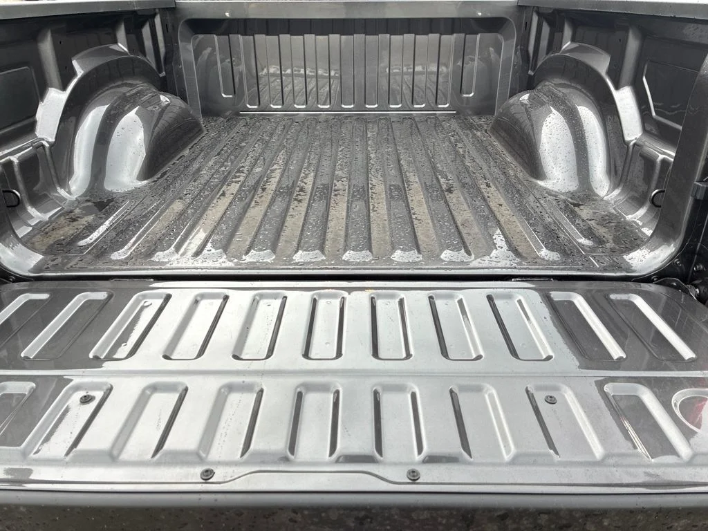 New 2026 Granite Crystal Metallic Clear-Coat Exterior Paint RAM Laramie image 23