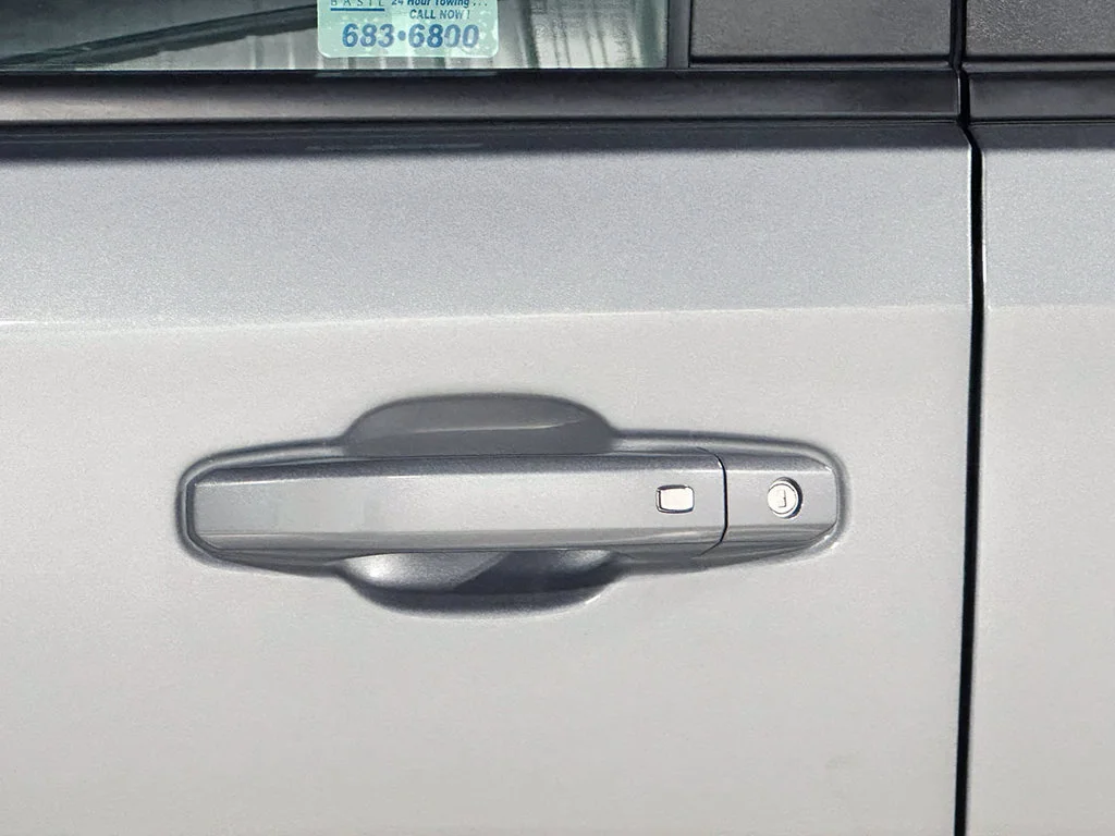 Used 2023 STERLING GRAY METALLIC Chevrolet LT image 17