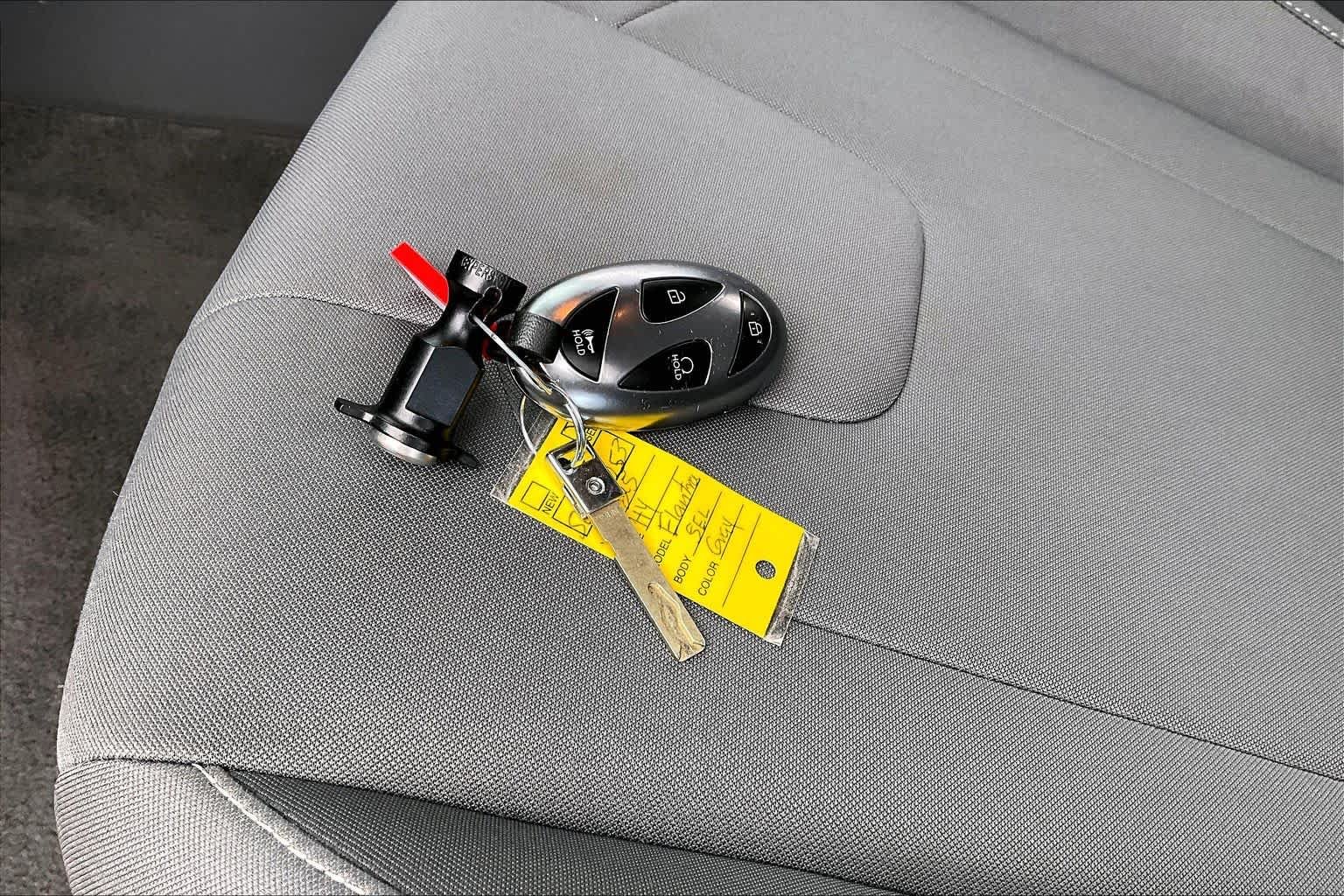 Used 2025 Amazon Gray Hyundai SEL Sport image 13