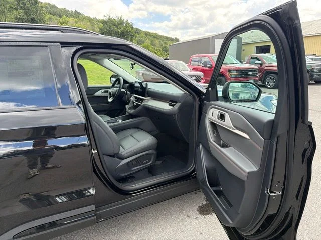 New 2026 Agate Black Metallic Ford Active image 33