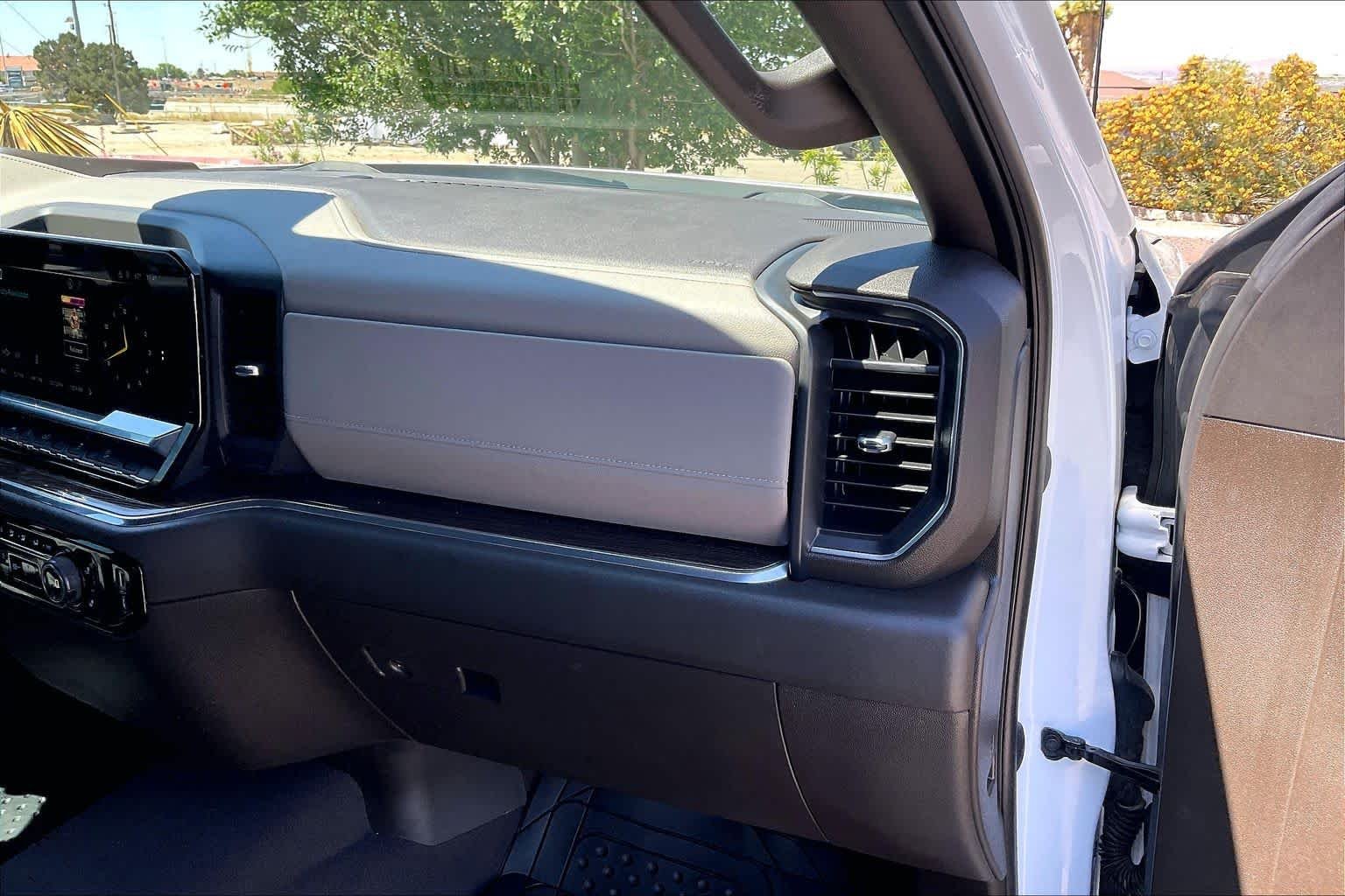 2023 Chevrolet Silverado 1500 LT - Photo 18