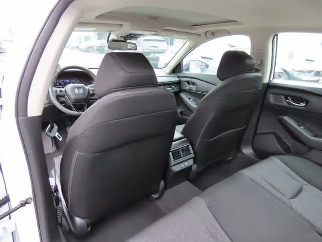 New 2026 Platinum White Pearl Honda SE image 13