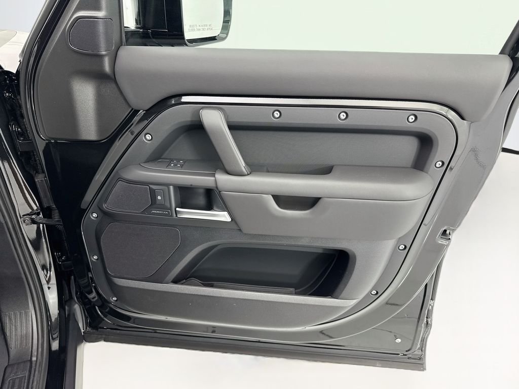 New 2026 Santorini Black Land Rover S image 25
