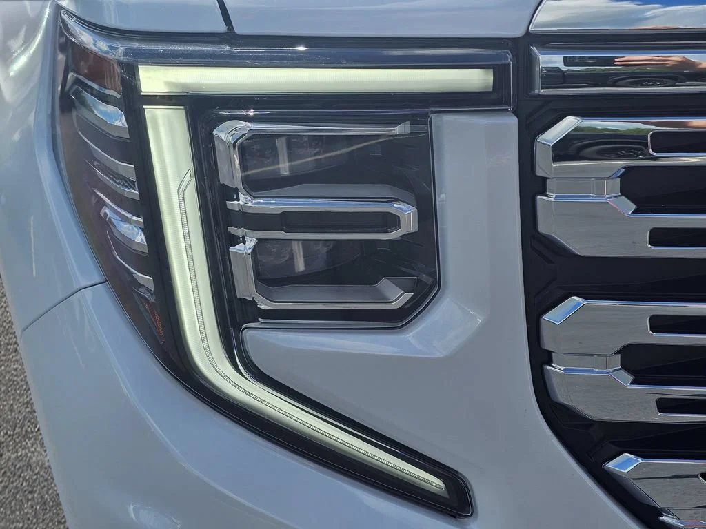 Used 2026 Glacier White Tricoat GMC Denali image 4