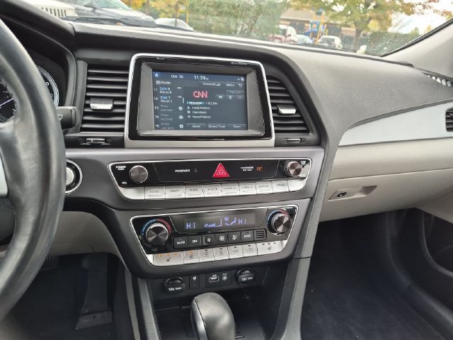 Used 2019 Red Hyundai SEL image 17