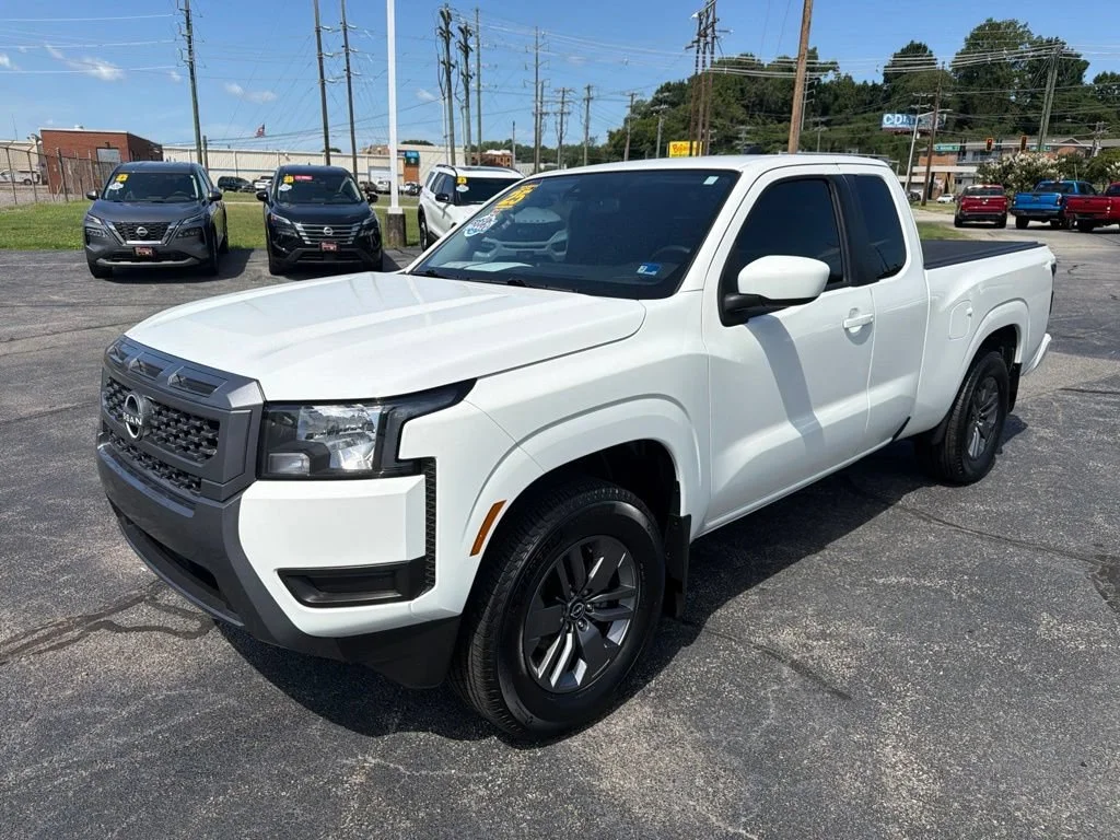 Used 2025 Glacier White Nissan SV image 3