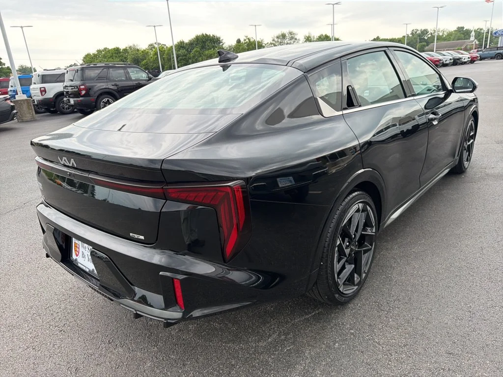 Used 2025 Aurora Black Kia GT-Line image 5