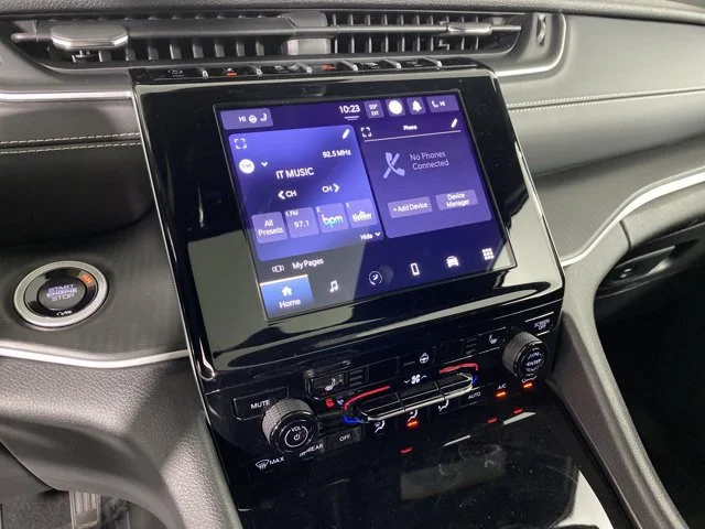 Used 2024 Silver Jeep Altitude X image 29