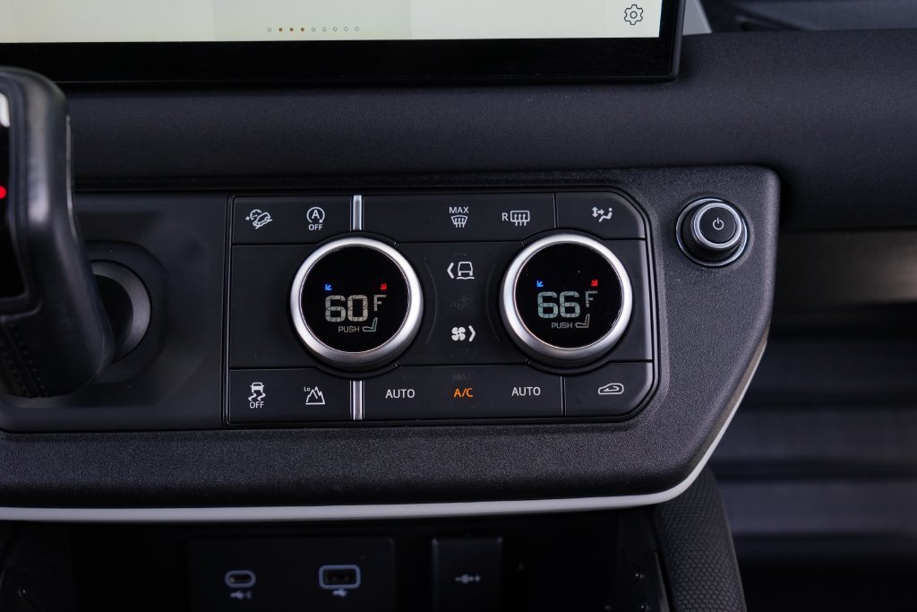 Used 2022  Land Rover X-Dynamic SE image 19
