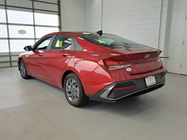 Used 2024 Red Hyundai SEL image 7