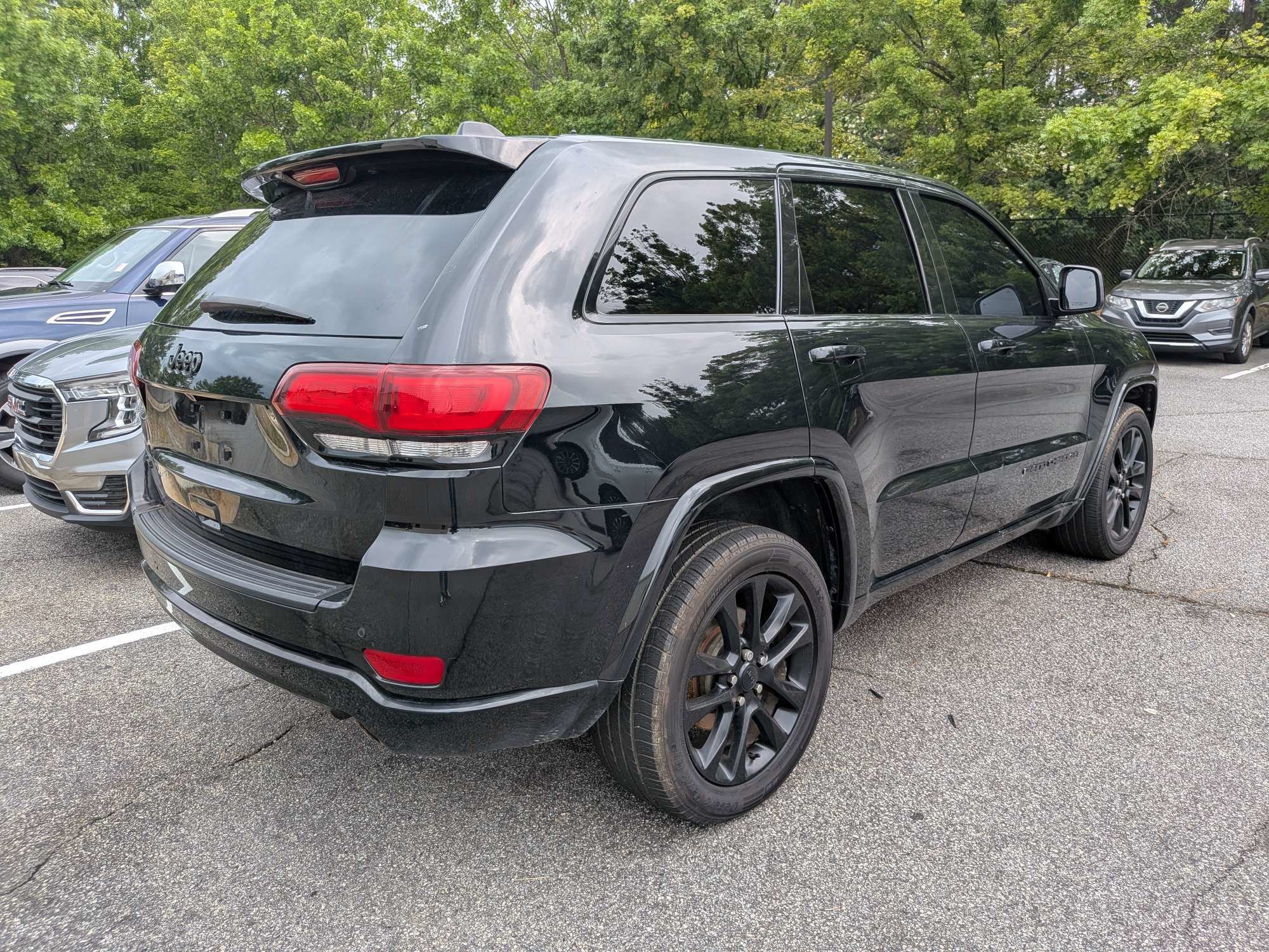 Used 2020 Black Jeep Altitude image 2