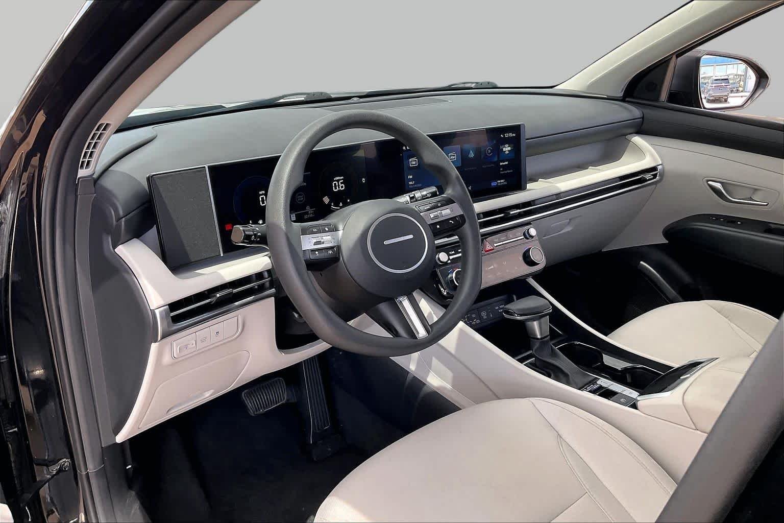 Used 2025 Phantom Black Hyundai SEL image 17