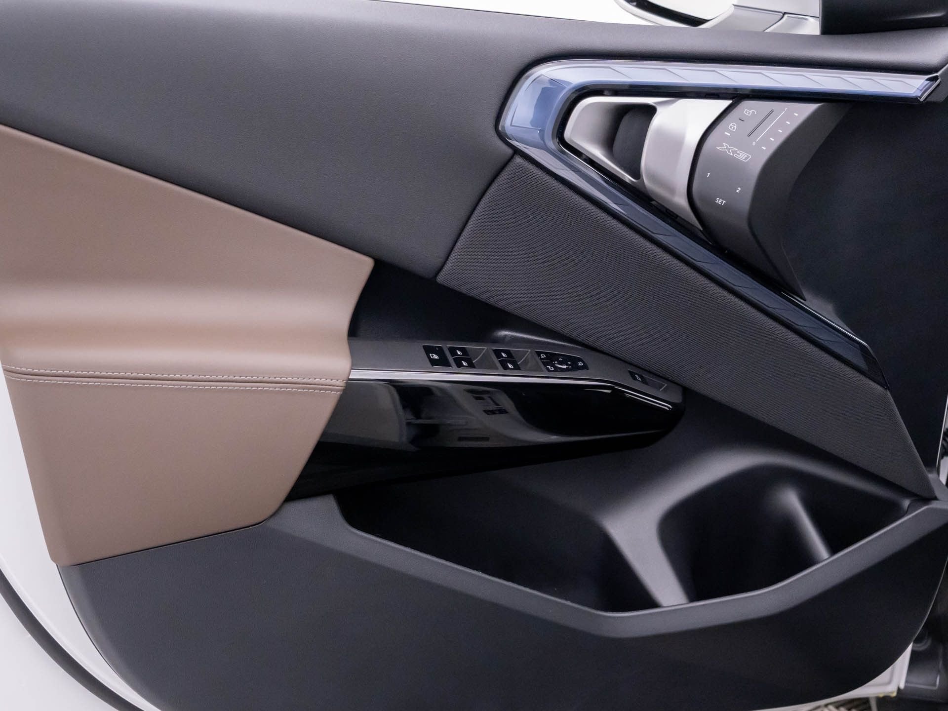 New 2026 Mineral White Metallic BMW 30 xDrive image 13